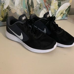 Nike women’s sneakers Size 7.5